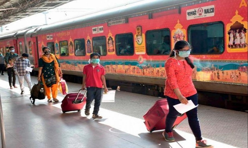 how-to-transfer-confirmed-train-ticket-to-another-person-in-hindi