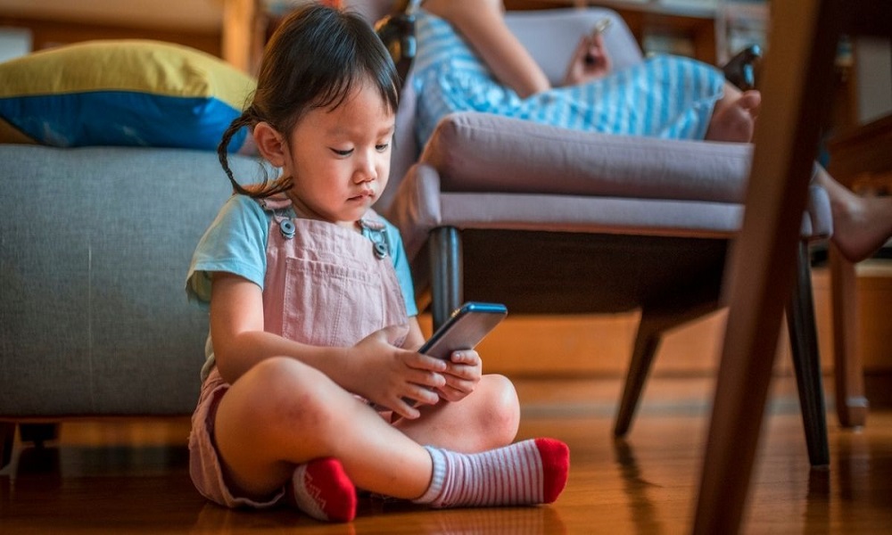 how-to-get-rid-of-mobile-tv-addiction-or-habit-in-children